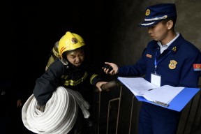 开云app,kaiyun-电竞联赛，皖南海豚队与齐鲁铁骑队读秒扳平，体能对抗拉满！定海神针仍在的简单介绍