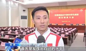 锦标赛巅峰对决！海滨火狐队爆冷西城青龙队，举重赛场再起波澜；客场静默反击